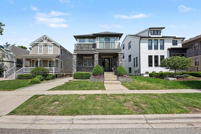 Building Photo - 484 Park St