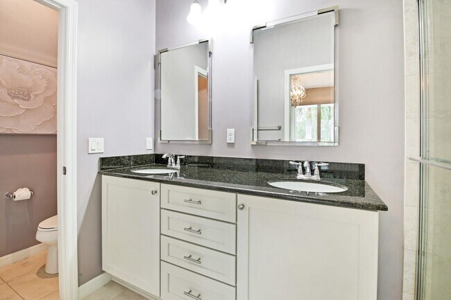 Building Photo - 1184 S Community Dr