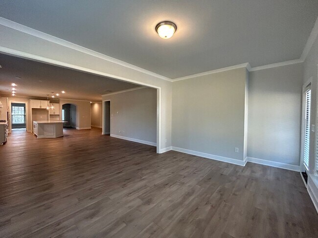 Building Photo - 450 Bandon Wy