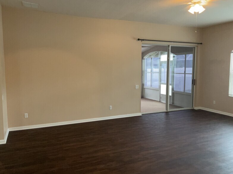 Building Photo - 2030 Samantha Ln