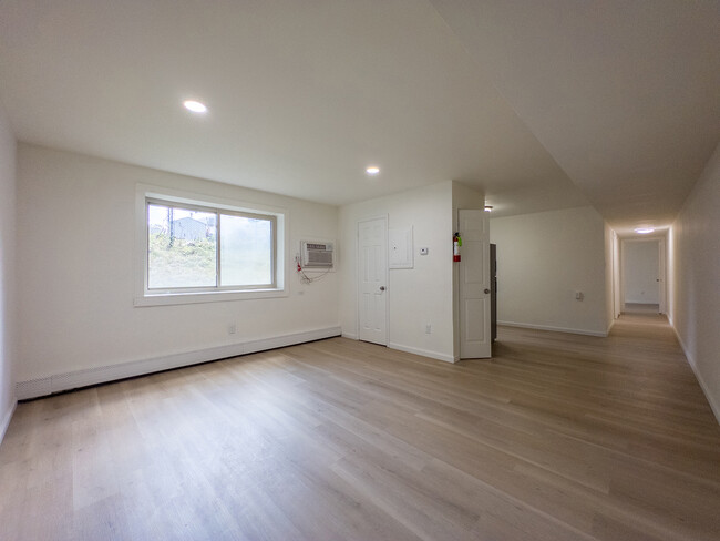 Living Room - Meadowbrook Apartments