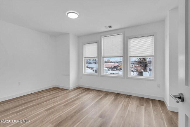 Building Photo - 45 Borden Ave