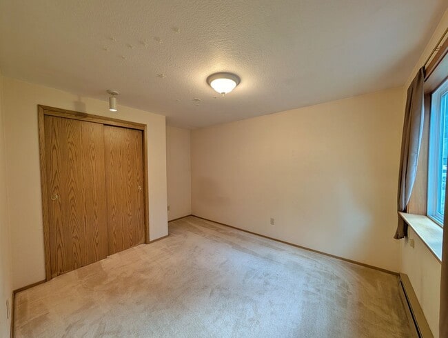 Building Photo - 3Bd/1.5Ba Dgl Townhome, Long Term Rental, 2 Car Garage, Unfurnished