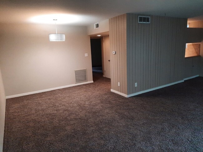 Building Photo - 5005 N Roosevelt Ave