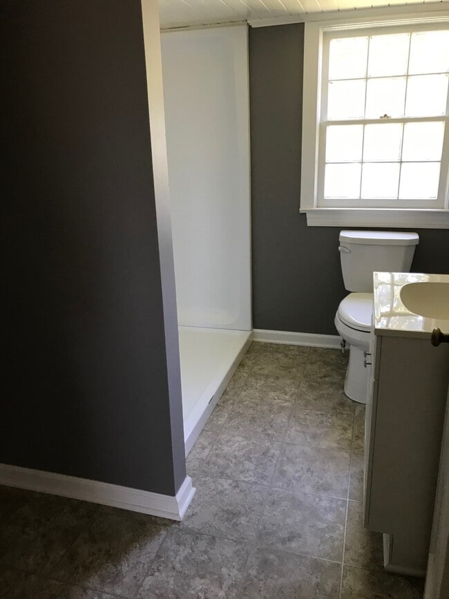 Building Photo - 2 BED, 1 BATH HOME IN TROY, $850 MONTH, $8...