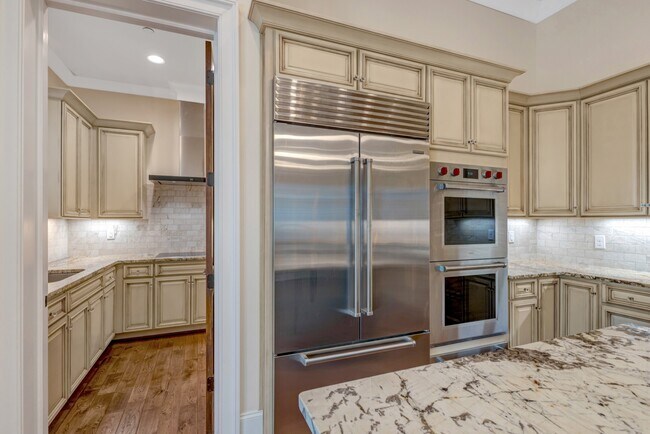 Building Photo - 5014 Mountview Pl