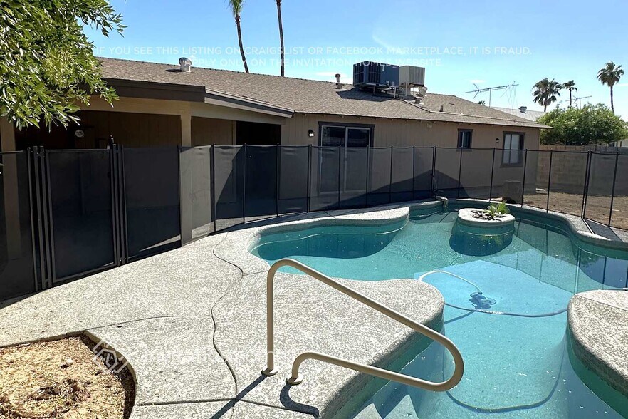 Building Photo - 3718 E Gelding Dr