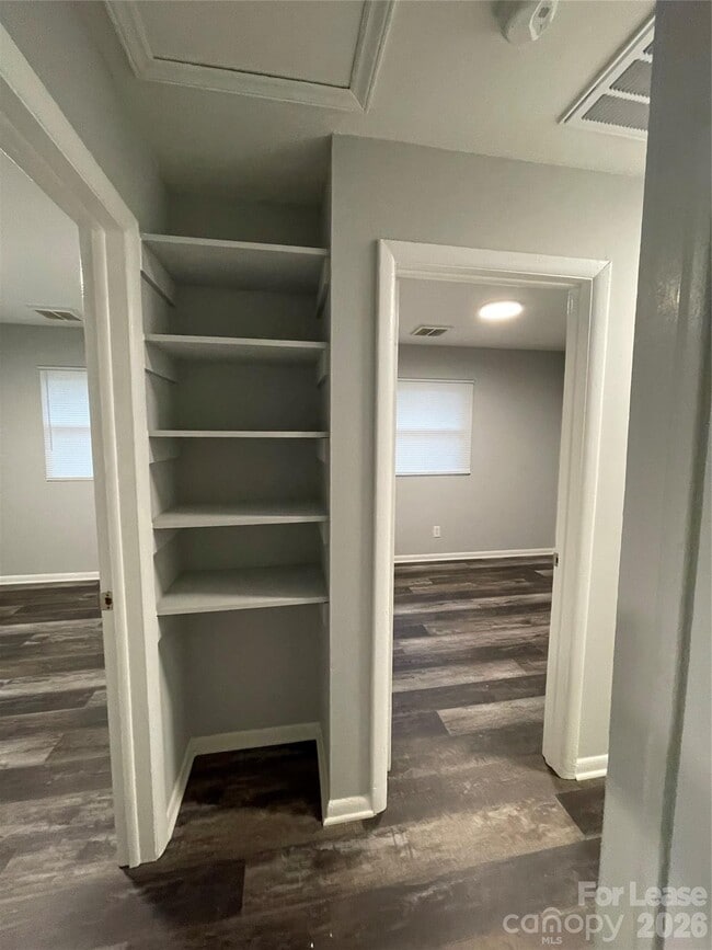 Building Photo - 2815 Ravencroft Dr
