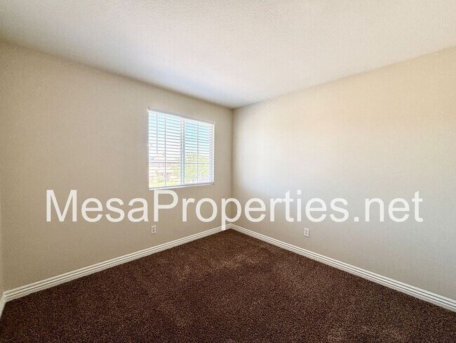 Building Photo - 15091 Brown Ln