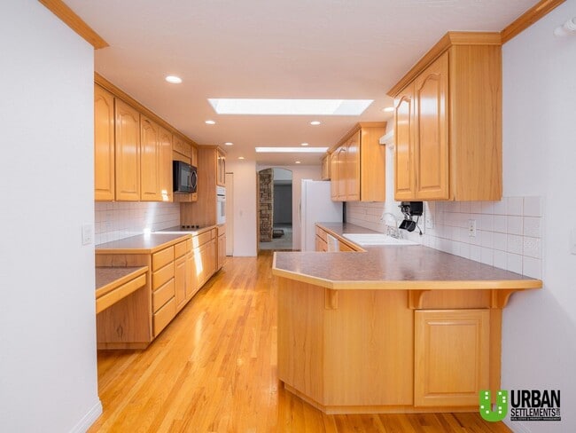 Building Photo - Spacious Glenrose Retreat | 3 Bed + Shop + Private Wooded Setting