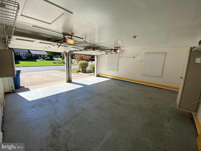 Building Photo - 3707 Moss Brooke Ct