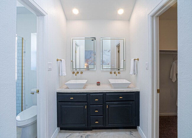 Building Photo - 301 Lienege Rene Ct
