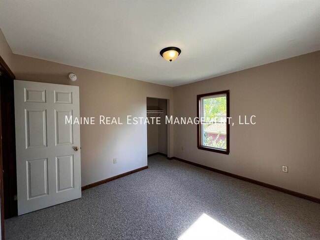 Building Photo - 40 Dillingham St