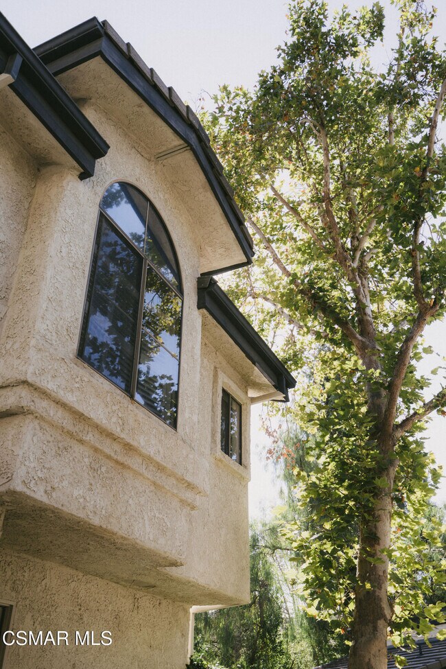 Building Photo - 5716 Skyview Way