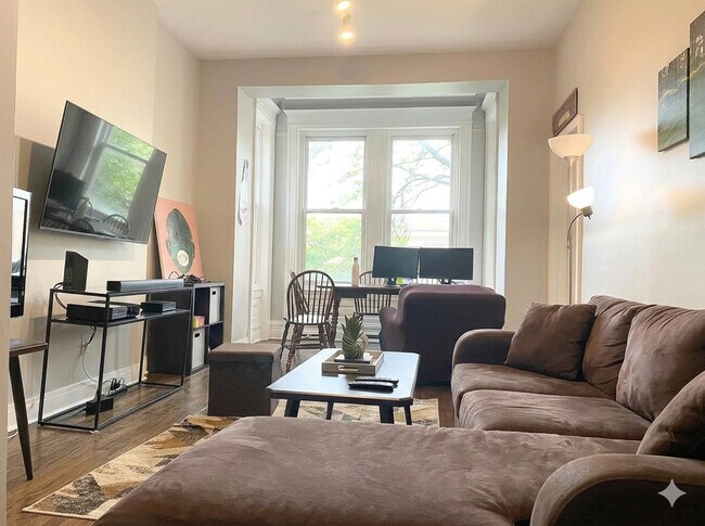 Building Photo - 2129 N Racine Ave