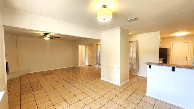 Building Photo - 2702 Foliage Green Dr