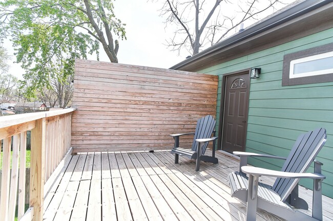 Building Photo - Fully Furnished 2BD Duplex in the Heart of downtown Indy!