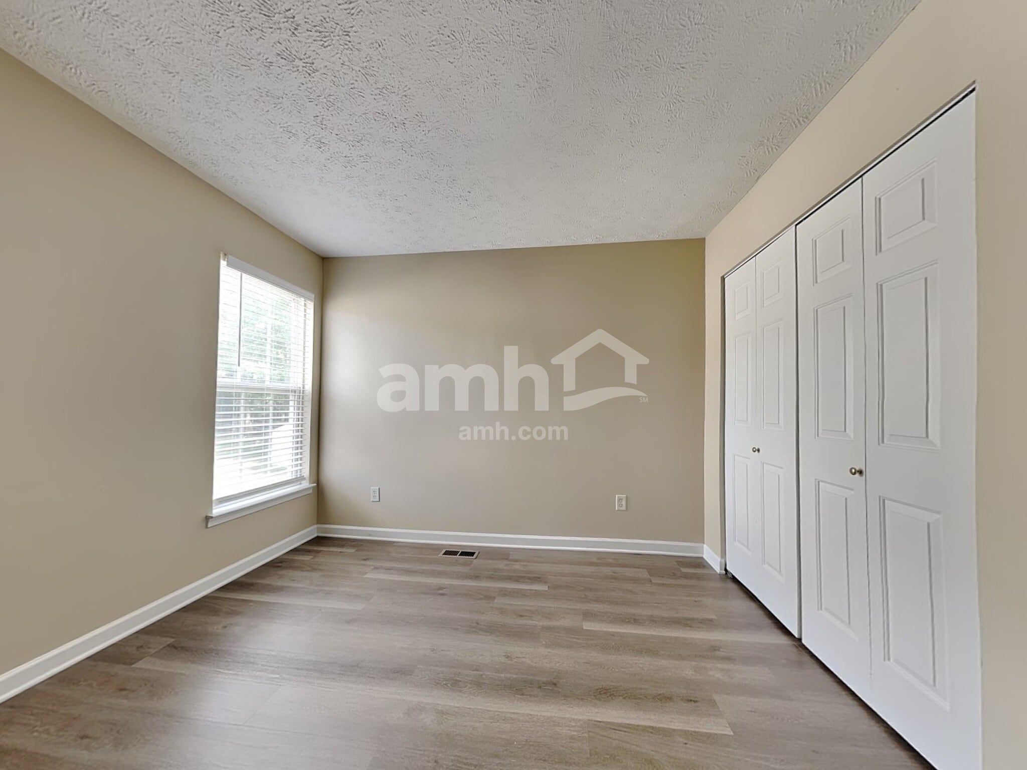 Building Photo - 530 Delaware Crossing