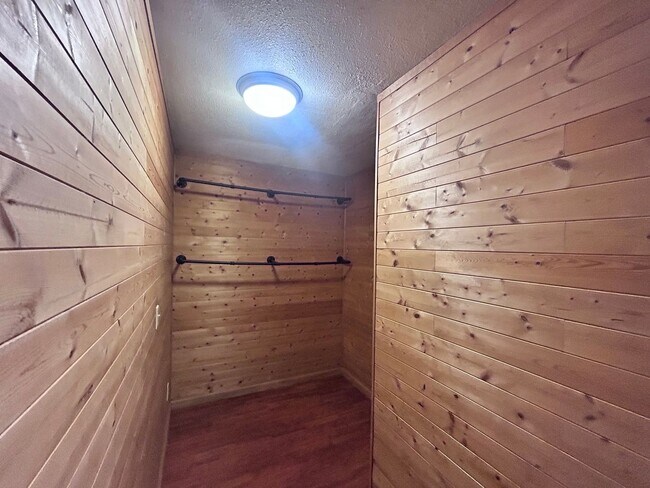 Building Photo - 441 Haggin Ave