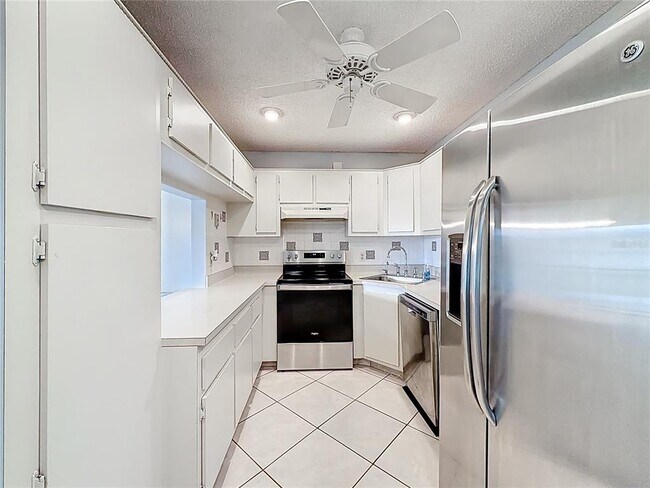 Building Photo - 826 Sky Pine Way