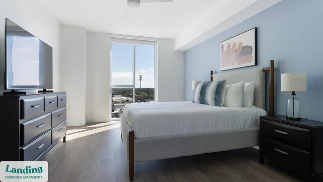 Building Photo - 1950 Mayfair St