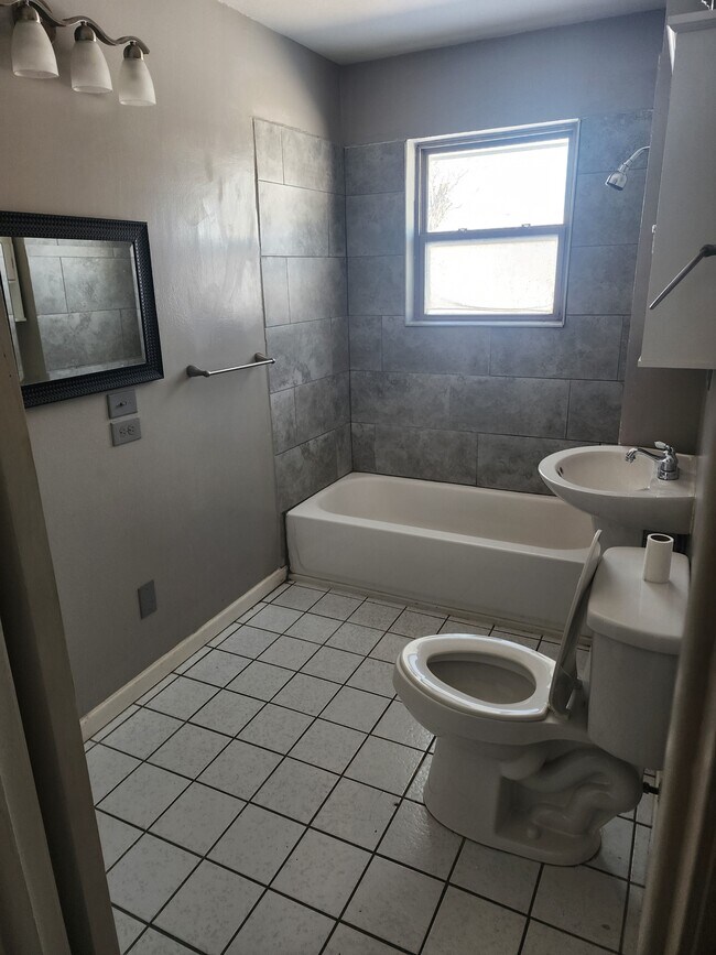 Building Photo - 888 NW 14th St