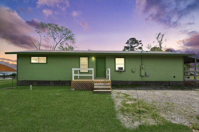 Building Photo - 17111 River Rd