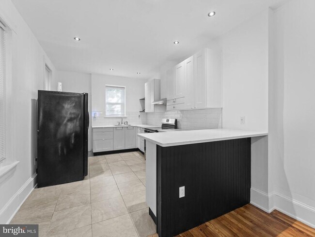 Building Photo - 1618 S 54th St