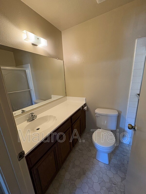 Building Photo - 1150 W Calle De Las Estrellas