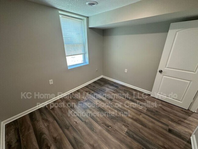 Building Photo - 4140 E 60 Terrace