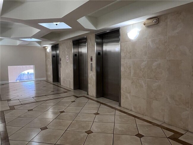 Building Photo - 18335 Ave