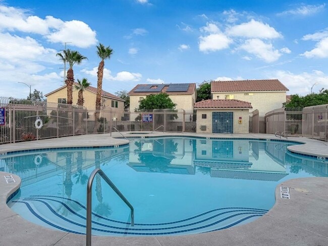 Building Photo - Large 3 bedroom, 2.5 bath house/ New Upgrades