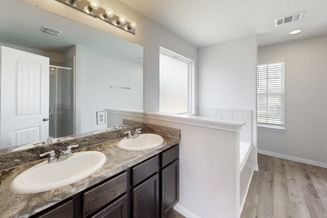 Building Photo - 968 Rice Dr