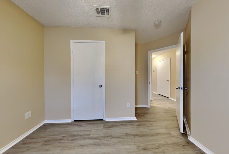 Building Photo - 8177 Shadywood Dr