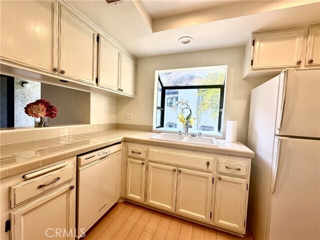Building Photo - 5736 Skyview Way