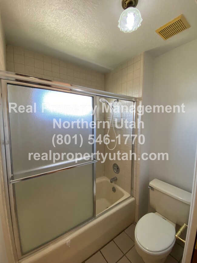 Building Photo - Beautiful Bountiful Home on the Bench