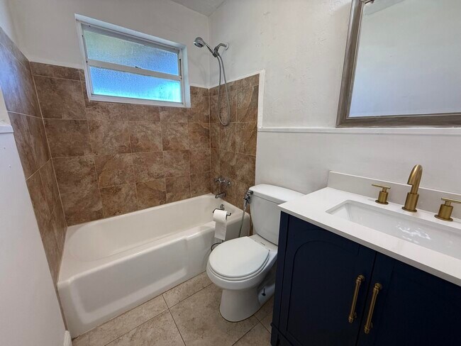 Building Photo - 224 Tamoshanter Dr