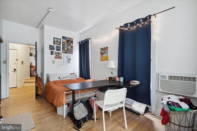 Building Photo - 3215 Hamilton St