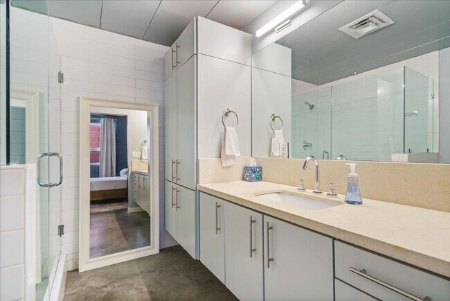 Building Photo - 1401 Eva St