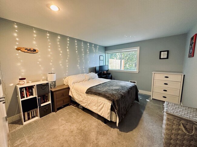Building Photo - Sunny 1 bed 1 bath condo in Fremont