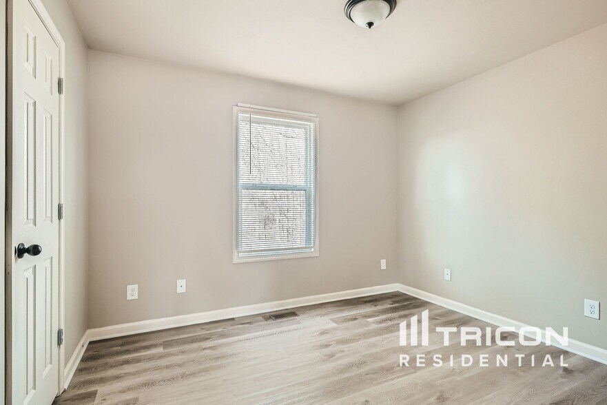 Building Photo - 22 Thorn Thicket Way