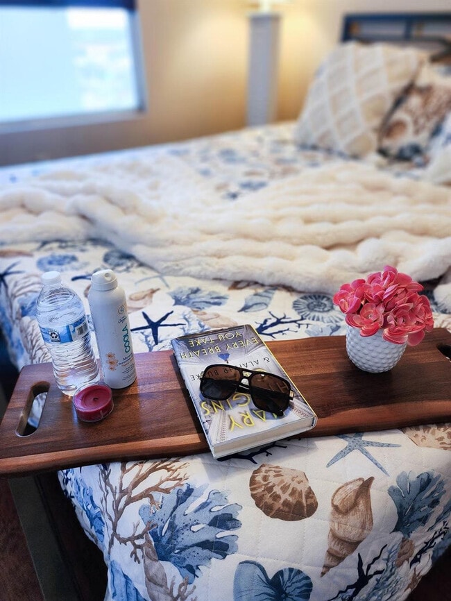 Building Photo - 16819 Front Beach Rd