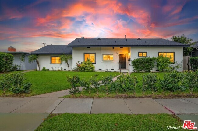 Building Photo - 9209 Paramount Blvd