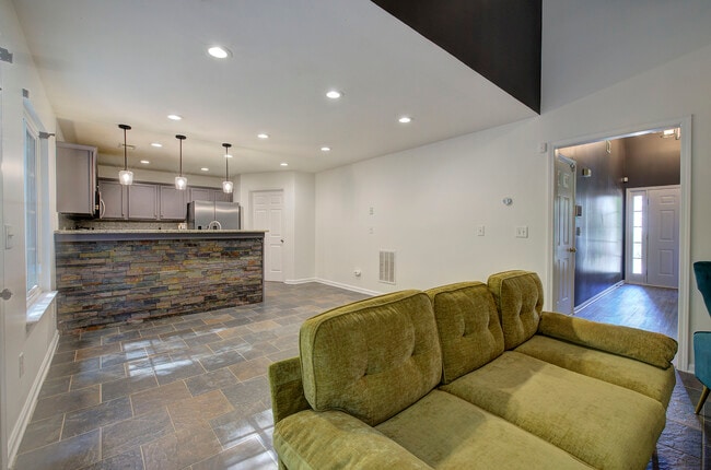 Building Photo - 7202 Cedar Forest Dr