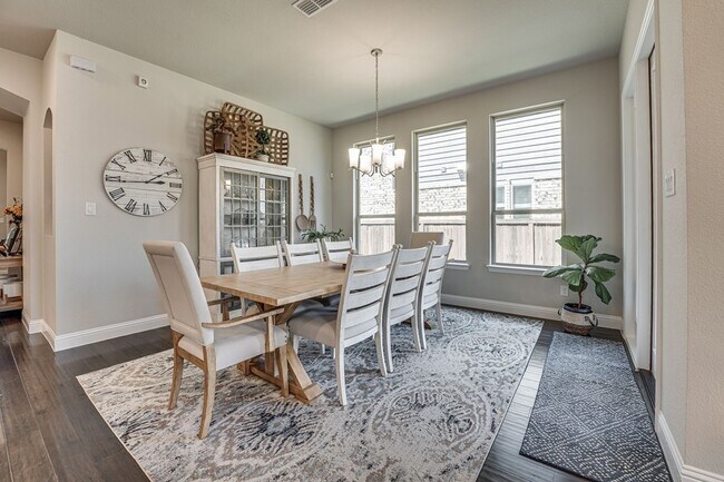Building Photo - 1805 Shaila Dr