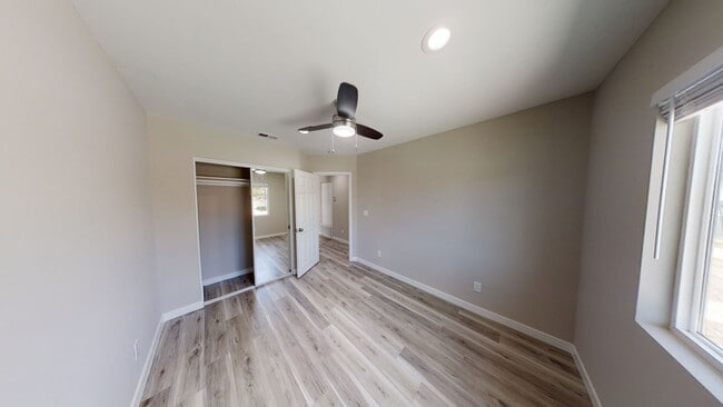 Building Photo - 4BD/2BA, Quick Walk to Campus!