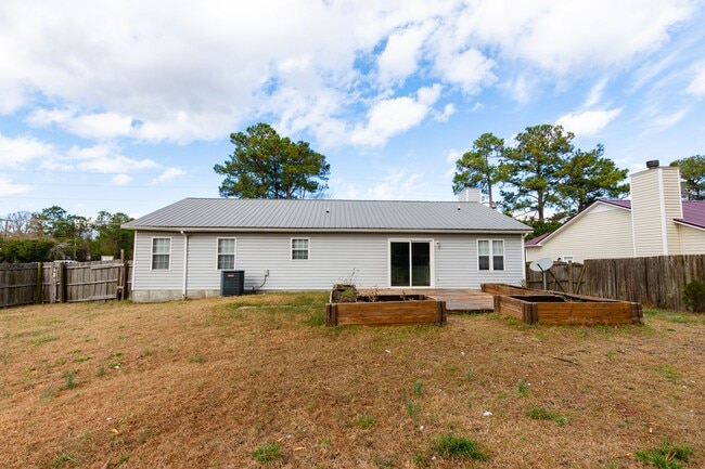 Building Photo - Great home in Hubert