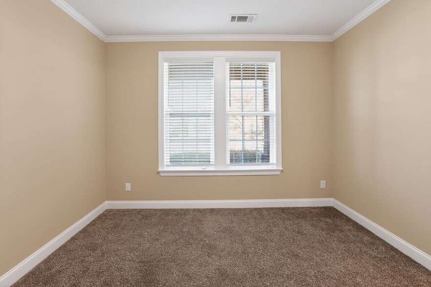 Building Photo - 2226 Kendall Park Dr