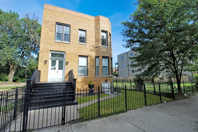 Primary Photo - 5169 S Michigan Ave