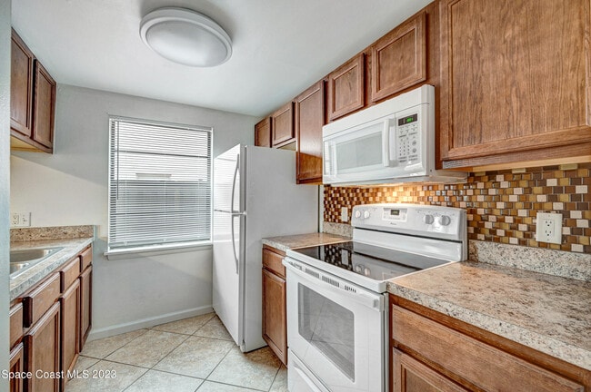 Building Photo - 1725 Stewart Pl